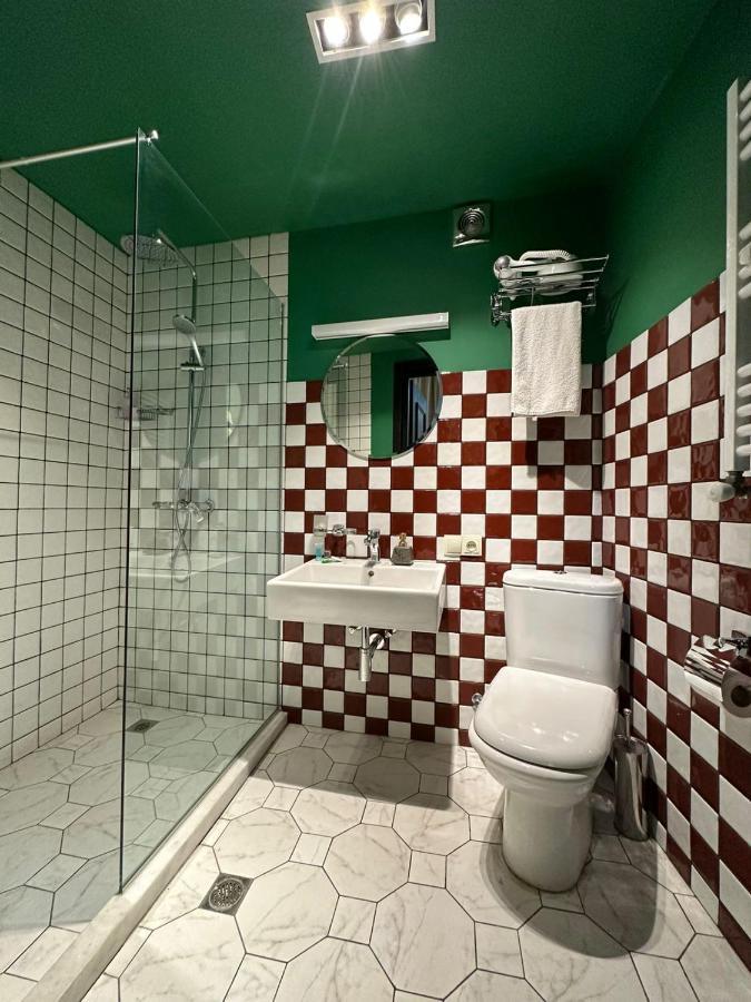 Local Hotel Tbilisi Buitenkant foto