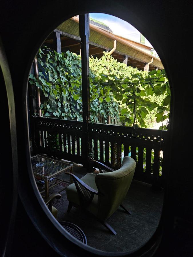 Local Hotel Tbilisi Buitenkant foto