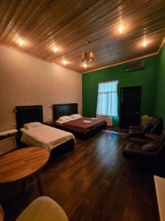 Local Hotel Tbilisi Buitenkant foto